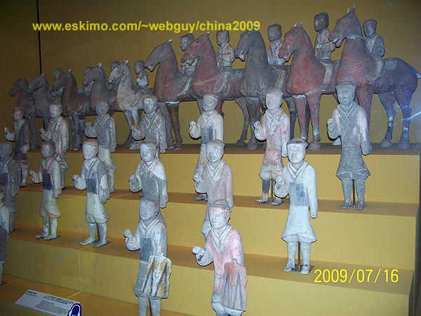 [Clay Statues]